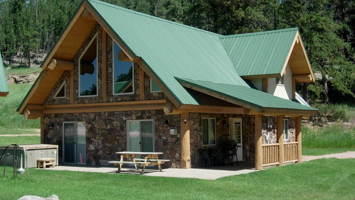 Hill City Cabin | 2 Bedroom Log Cabin Located in Heart of Black Hills