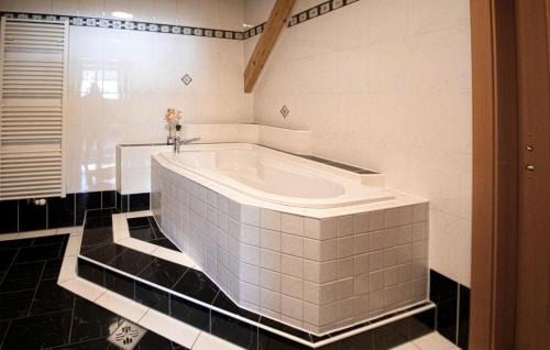 Rassach Apartment | 2 Bedroom Lovely Apartment In Stainz