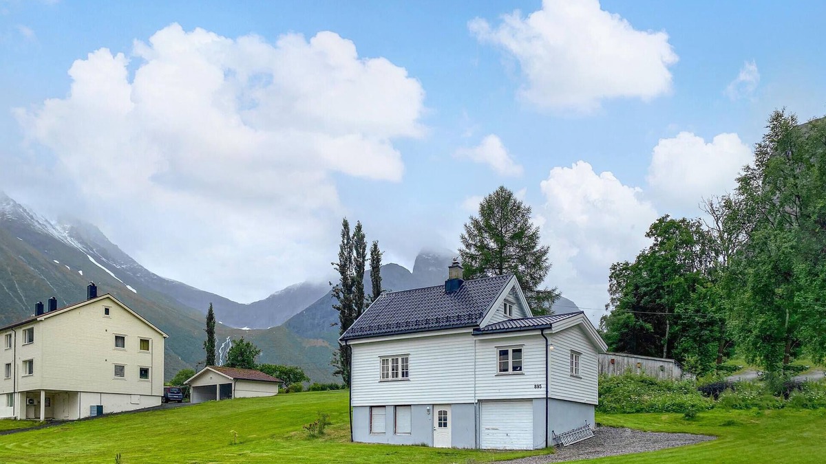 Innfjorden House | 2 bedroom lovely home in Innfjorden