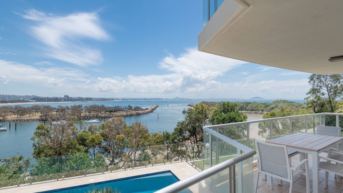 Buddina Apartment | 2 bedroom luxurious apartment surrounded by the ocean with pool beach views