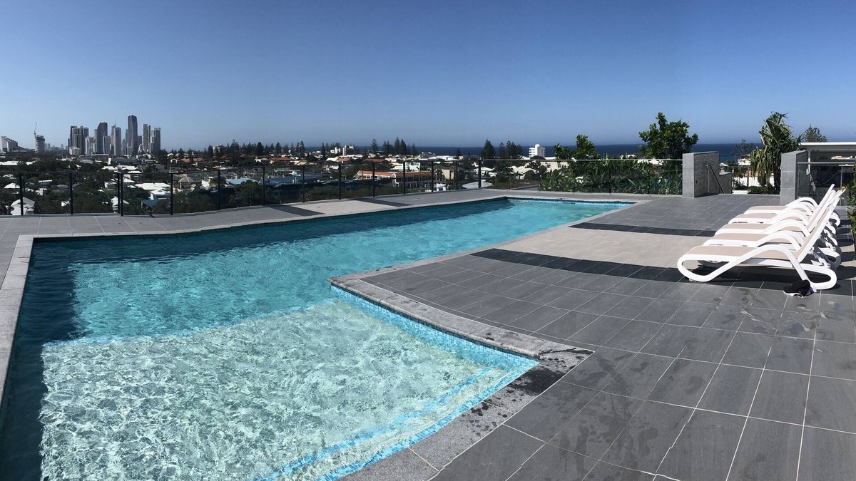 Mermaid Waters Apartment | 2 Bedroom Luxury Only 400m From The Beach