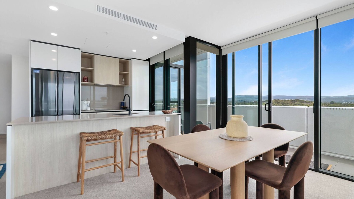 Burleigh Heads Apartment | 2 Bedroom Luxury in Burleigh Heads!