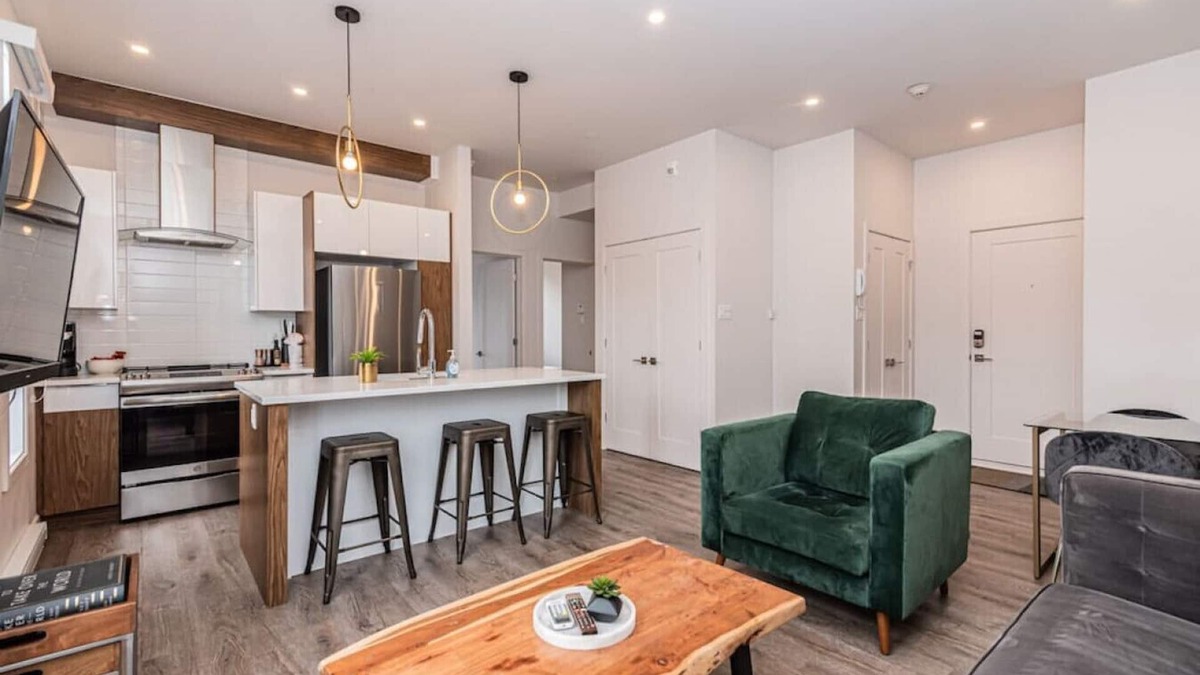 Mile End Apartment | 2 Bedroom Luxury in the Mile End by Denstays