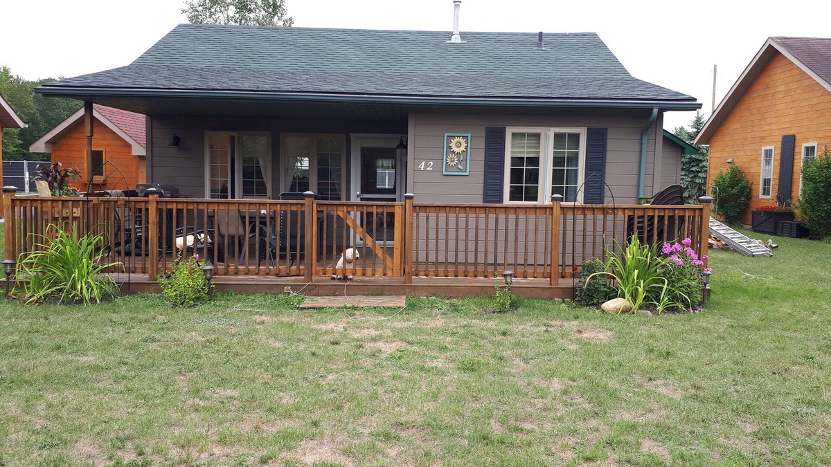 Wasaga Beach Ski Chalet | 2 bedroom luxury private Cabin located in the Lakes of Wasaga Resort
