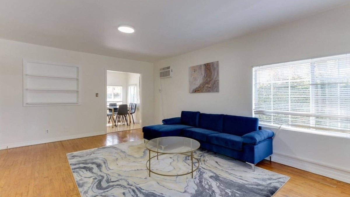 Rampart Village House | 2 Bedroom Mid-Wilshire Charmer close to Downtown