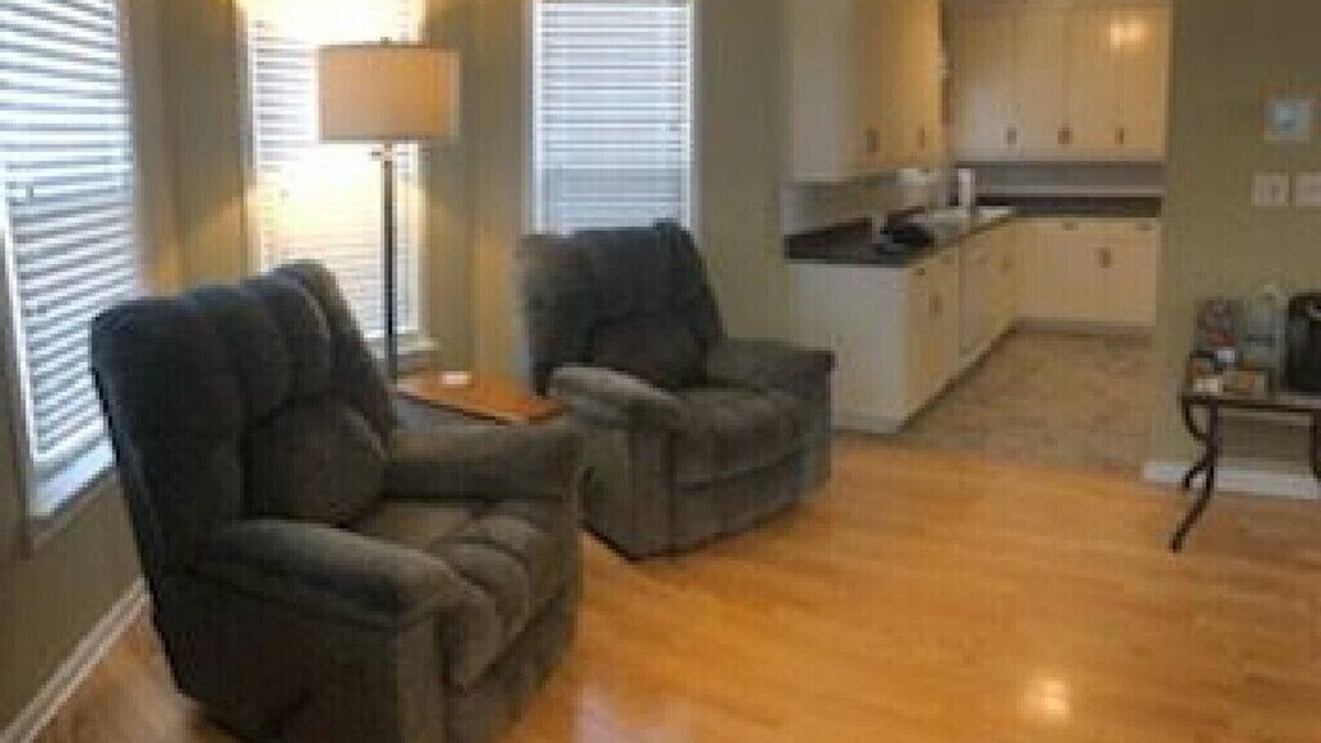 Steger Apartment | 2 Bedroom Modern Apartment 35 miles to Chicago