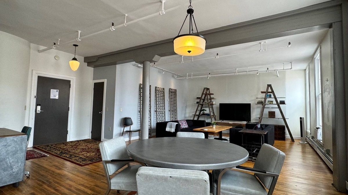 Medina Apartment | 2 Bedroom Modern Loft in Heart of Downtown Medina with Elevator