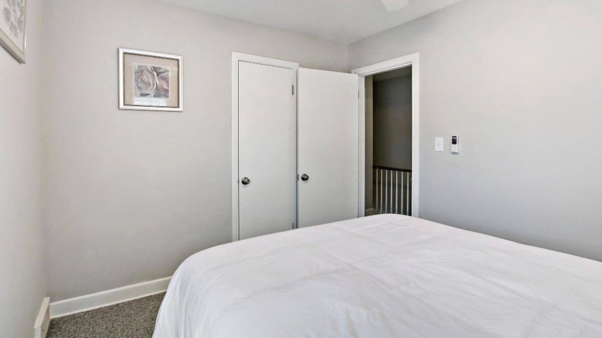 Lake Bluff Apartment | 2 Bedroom Near Great Lakes Naval