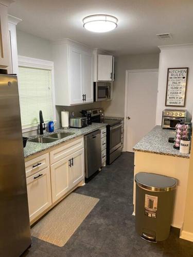 Pine Bluff House | 2-Bedroom Near Hospital and Casino