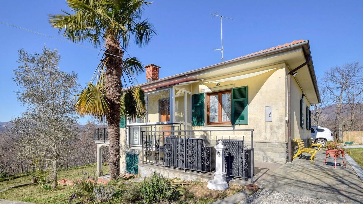 Varese Ligure House | 2 bedroom nice home in Varese Ligure