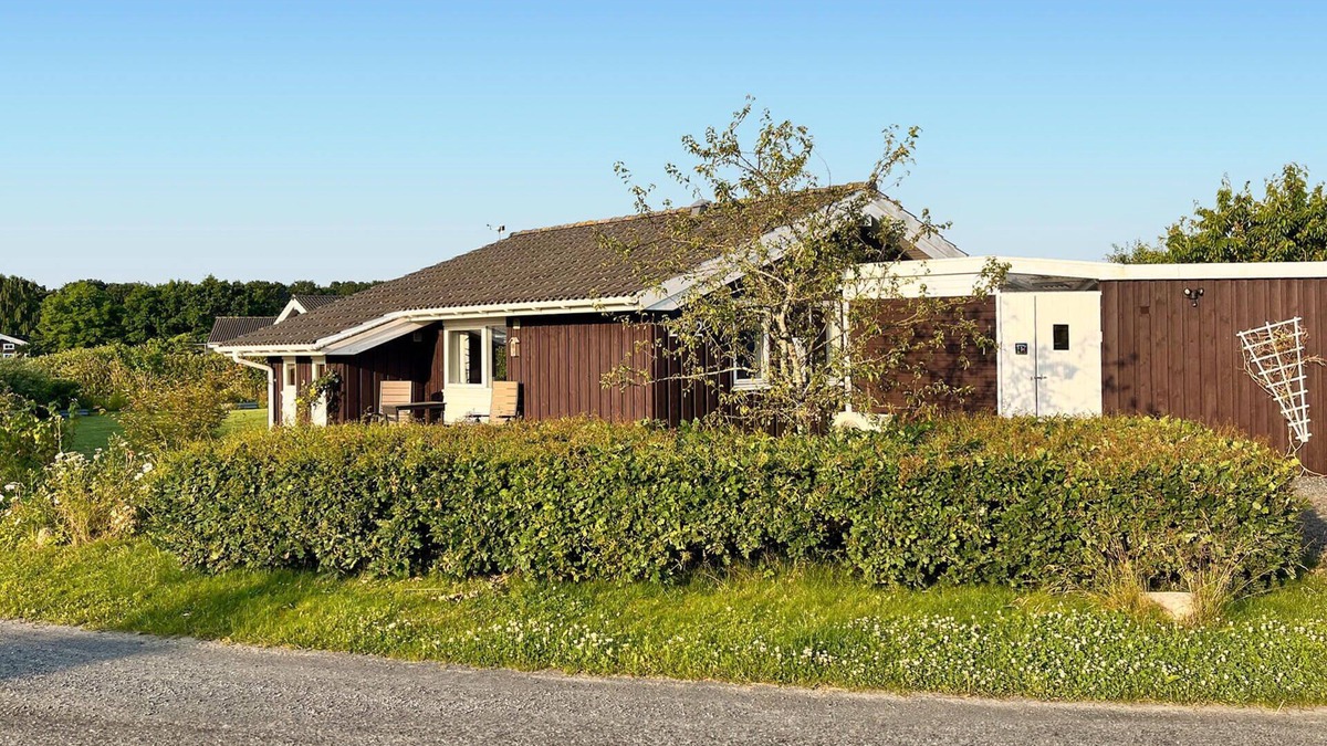 Pøt Strandby House | 2 bedroom nice home in Juelsminde