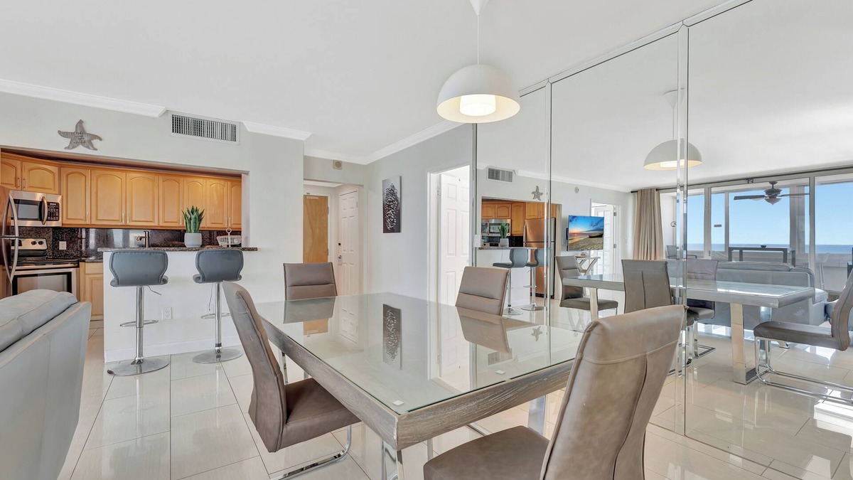 Galt Mile Apartment | 2 Bedroom Ocean Front