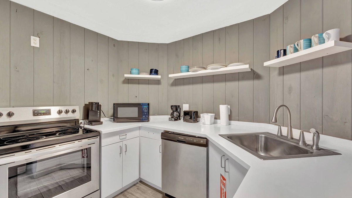 Bermuda Riviera Apartment | 2-Bedroom Ocean Front Direct