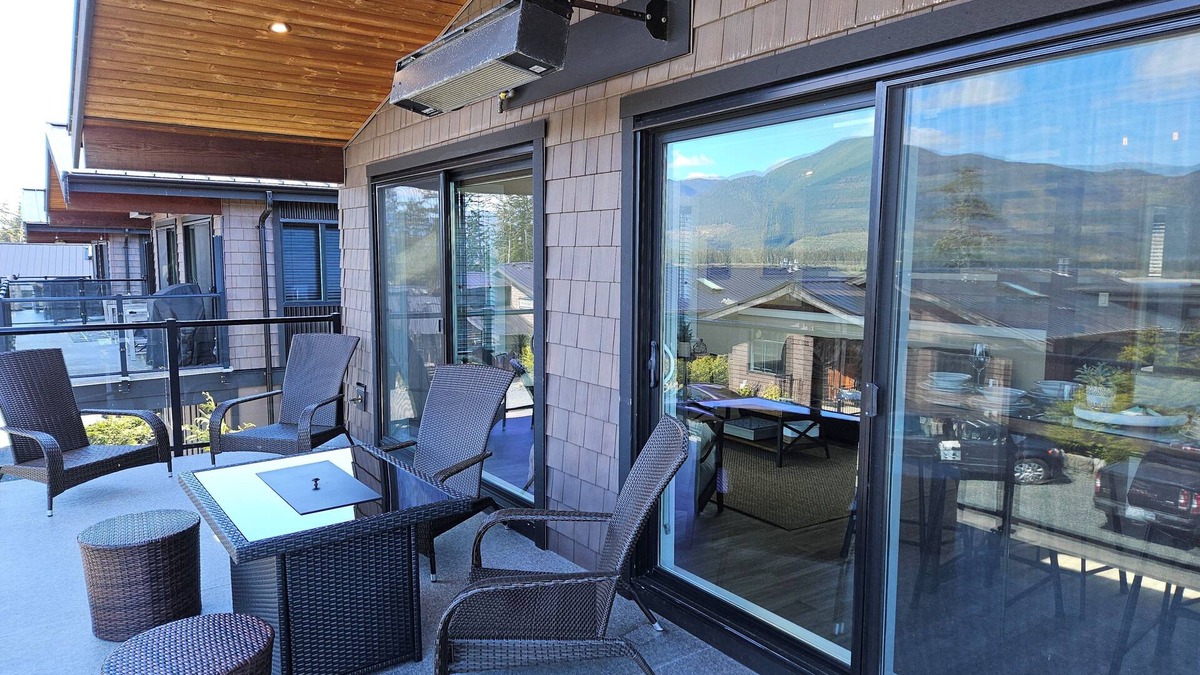 Port Renfrew Cottage | 2 Bedroom ocean view cottage with firetable