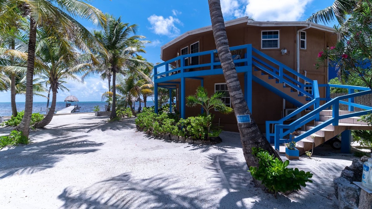San Pedro Resort | 2 Bedroom Oceanfront Suite at White Sands Cove