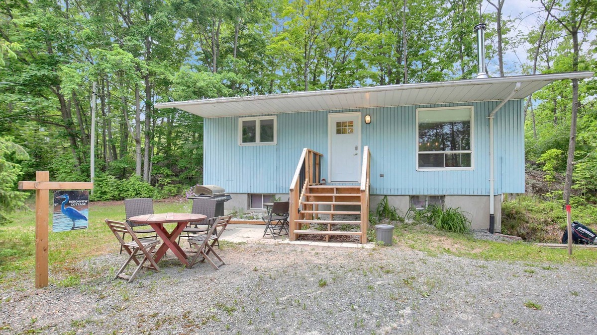 Rideau Lakes Cottage | 2 Bedroom on Loon Lake with Woodstove