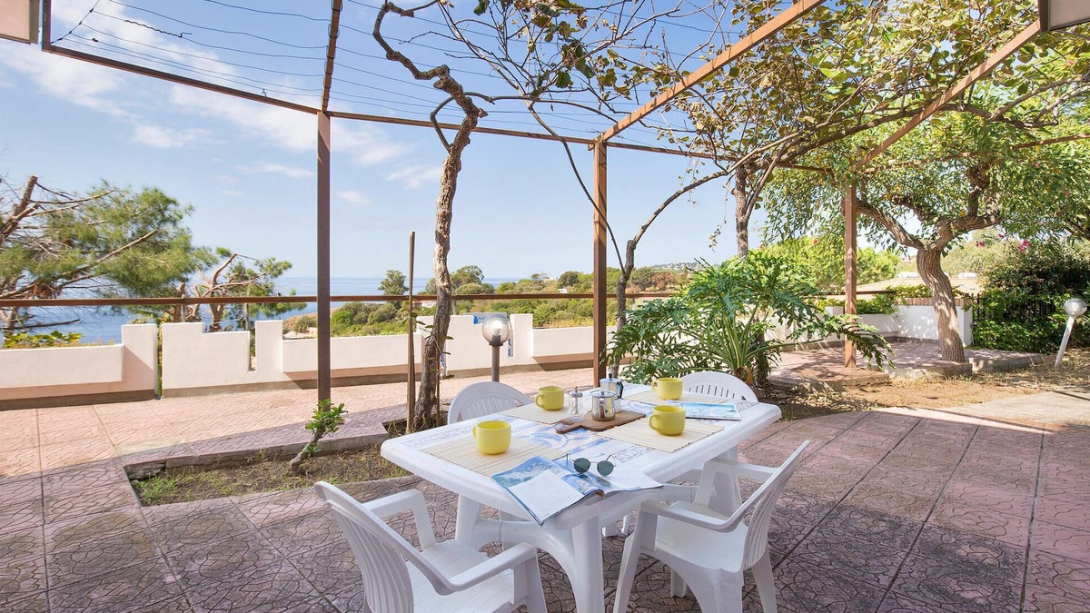 Joppolo House | 2 bedroom pet friendly home in Joppolo