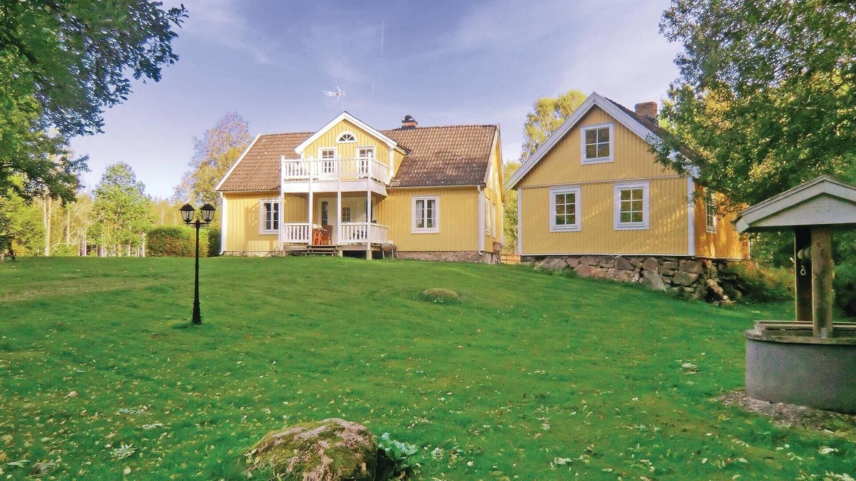 Gullabo House | 2 bedroom pet friendly home in Gullabo