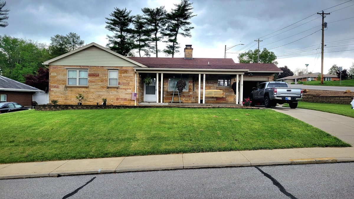 Jasper House | 2 Bedroom Pure Stone Delight! Close to historic downtown Jasper