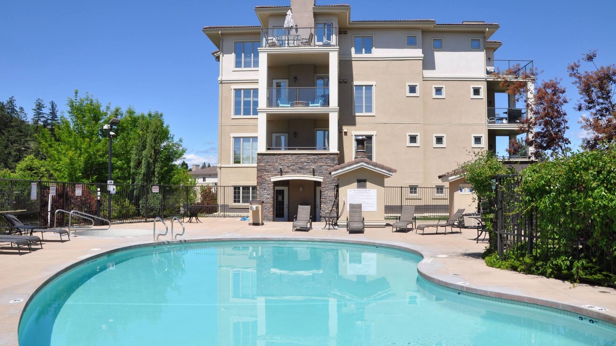 Quail Ridge House | 2 Bedroom Resort Condo w/Outdoor Pool - Top Floor!