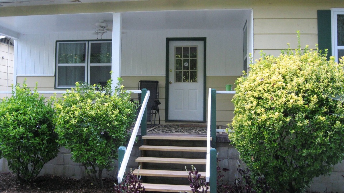 Tellico Plains House | 2 Bedroom See and hear the Tellico River from your porch