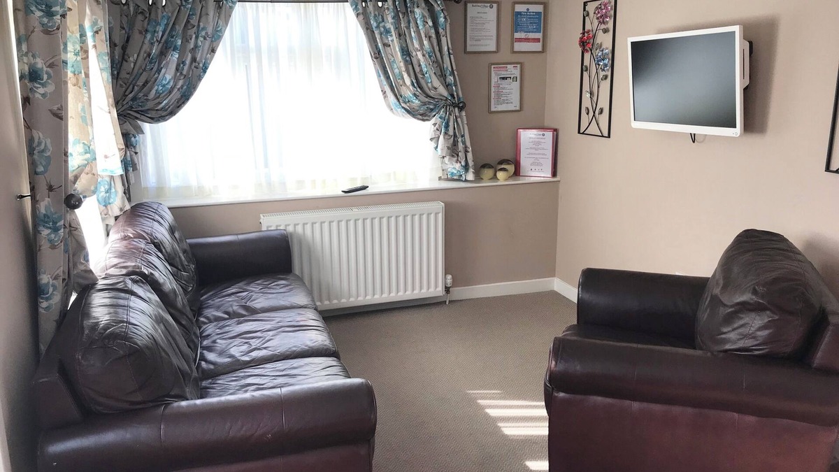 Stepps Ski Chalet | 2 Bedroom Self-Catering Chalet near Glasgow City Centre