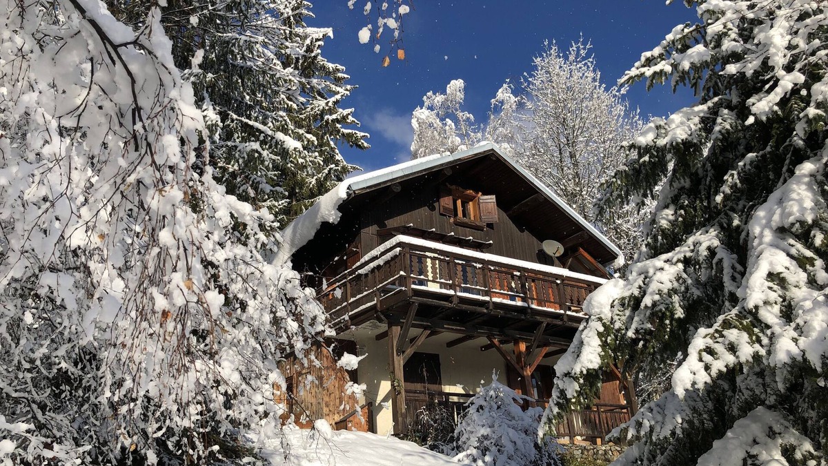 La Lechere Ski Chalet | 2 bedroom self-contained apartment in Chalet Le Doux Si