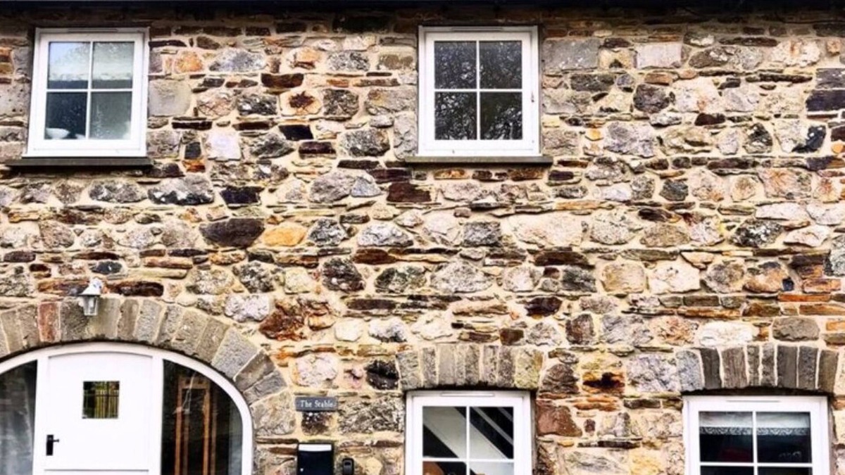 Roch Cottage | 2 bedroom sleeps 5 dog-friendly coastal cottage. 5 Star comfort, character and location.
