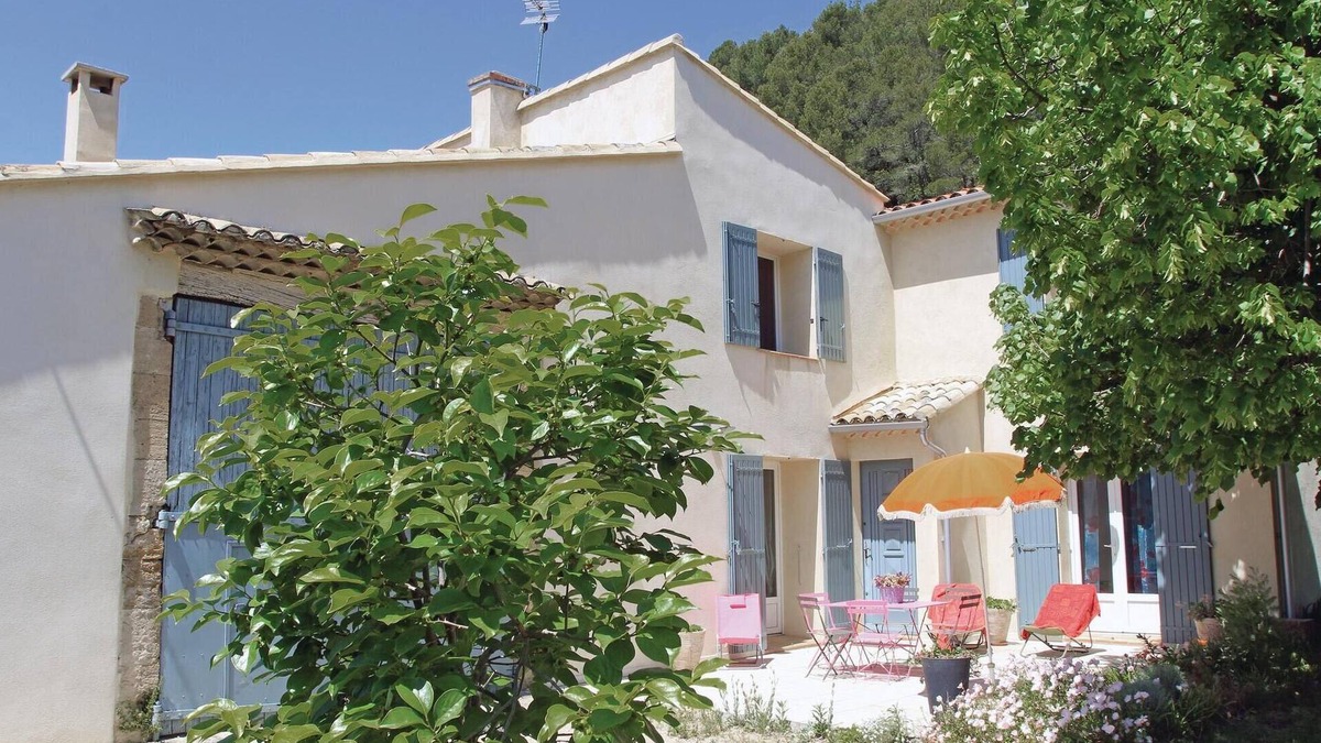 Merindol House | 2 bedroom stunning home in Merindol