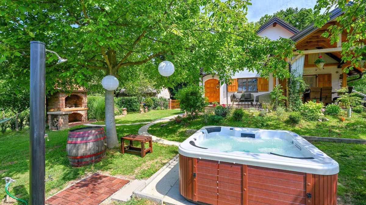 Jalzabet House | 2 bedroom stunning home in Jalzabet