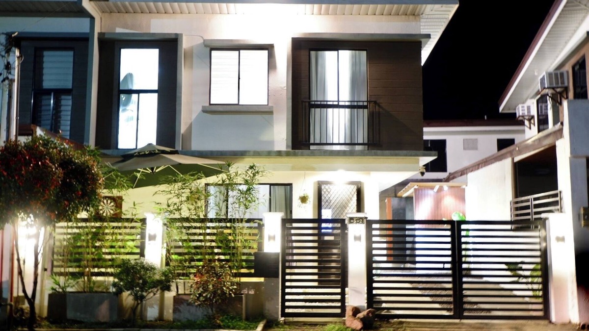 San Pablo House | 2-bedroom stylish house in peaceful San Pablo City with WiFi, AC & Full Kitchen
