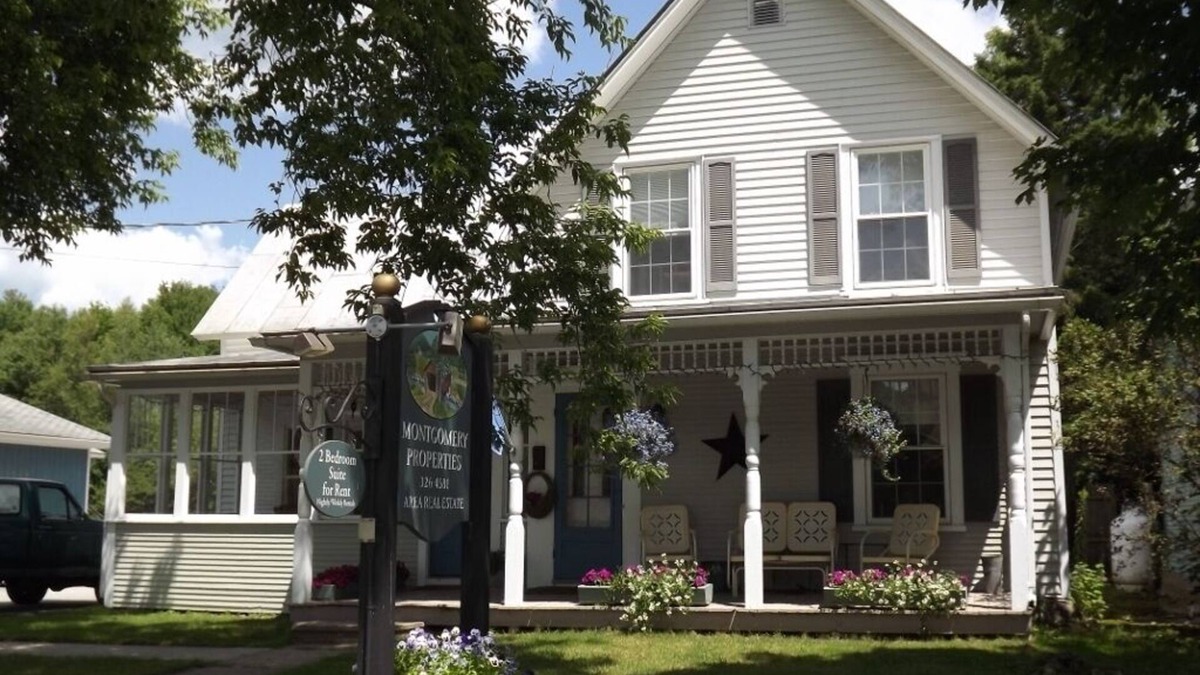 Montgomery Center House | 2 Bedroom Suite