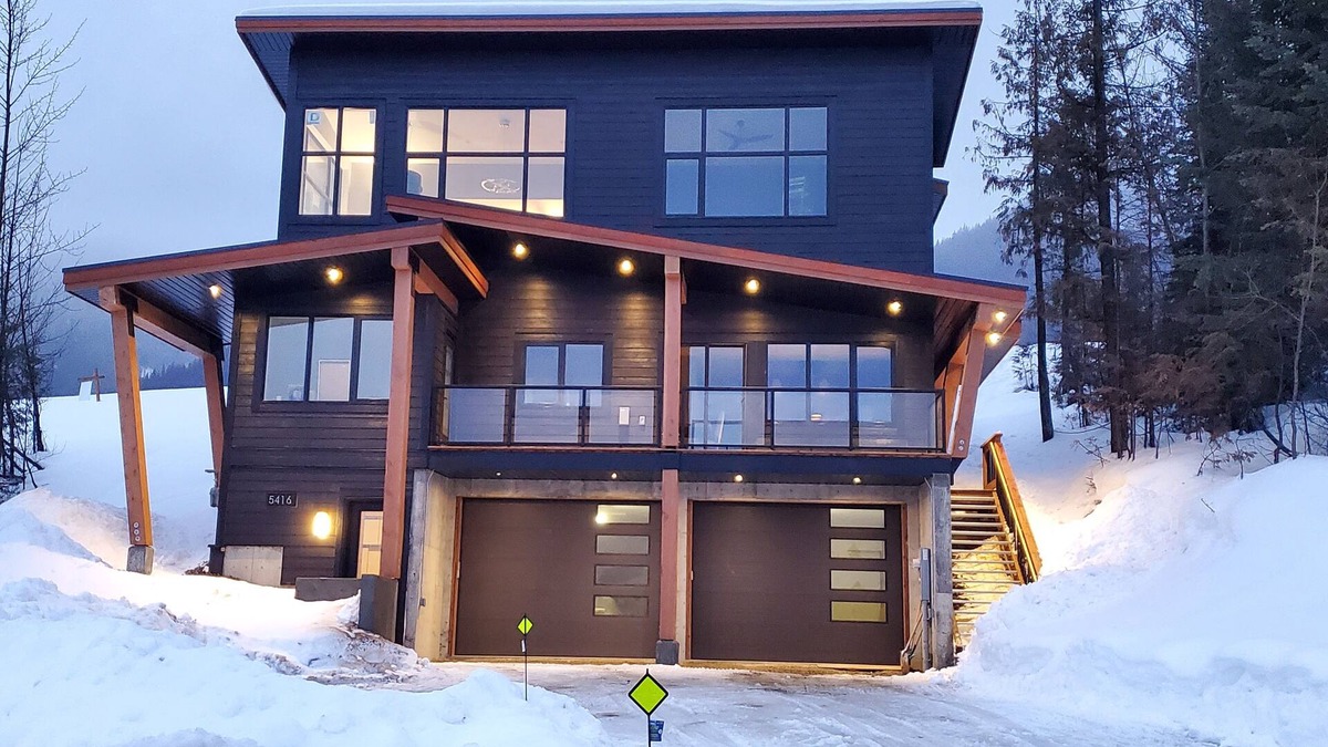 East Kootenay Apartment | 2 Bedroom suite located 150 steps from the Timber Express Quad Chair