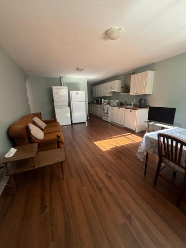 Southwest Gordon Estate House | 2 bedroom Suite with private entrance