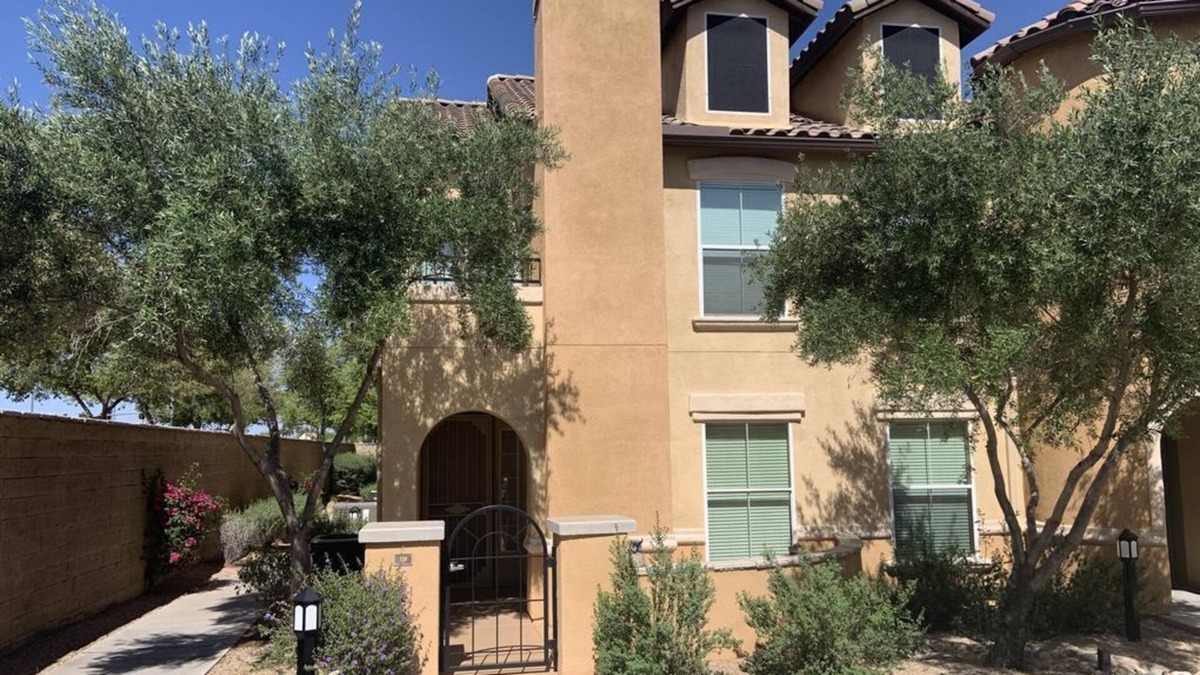 Surprise House | 2 Bedroom Townhome 88146 by Houzlet
