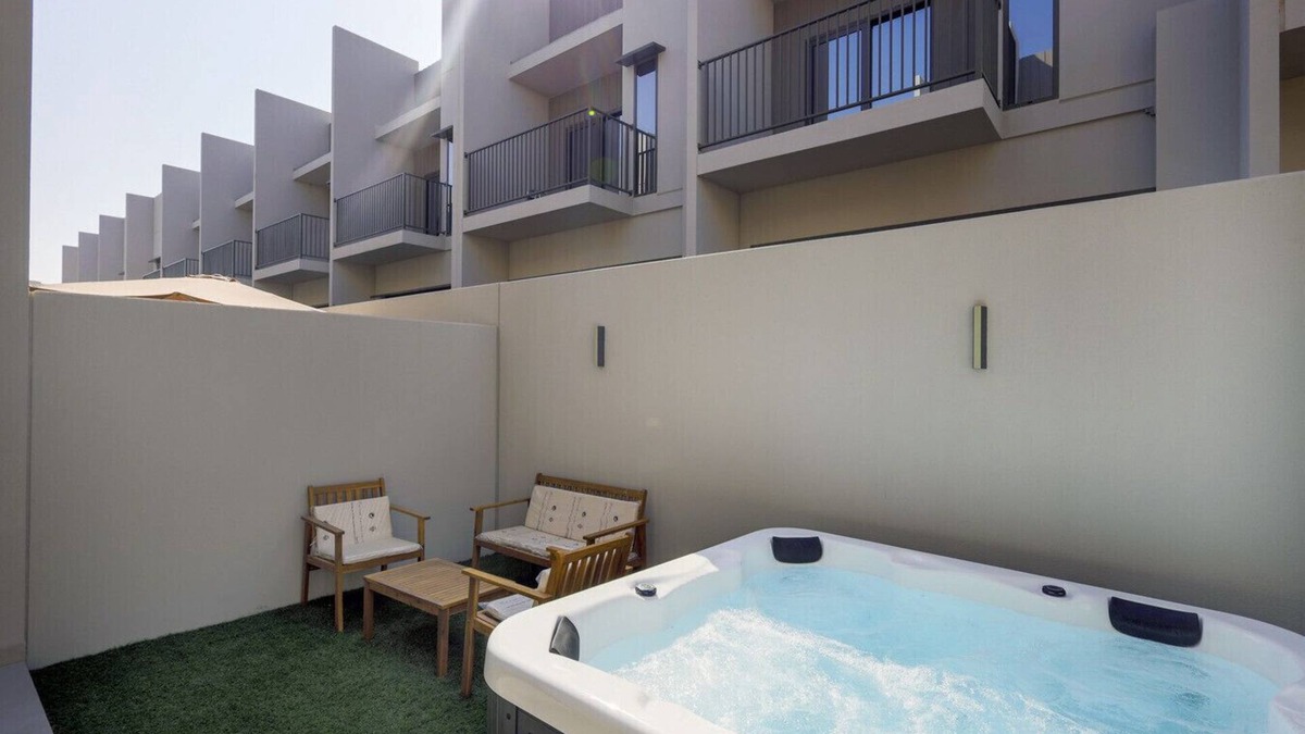Dubai Ski Chalet | 2 Bedroom Townhouse w/Private Jacuzzi at MAG Eye