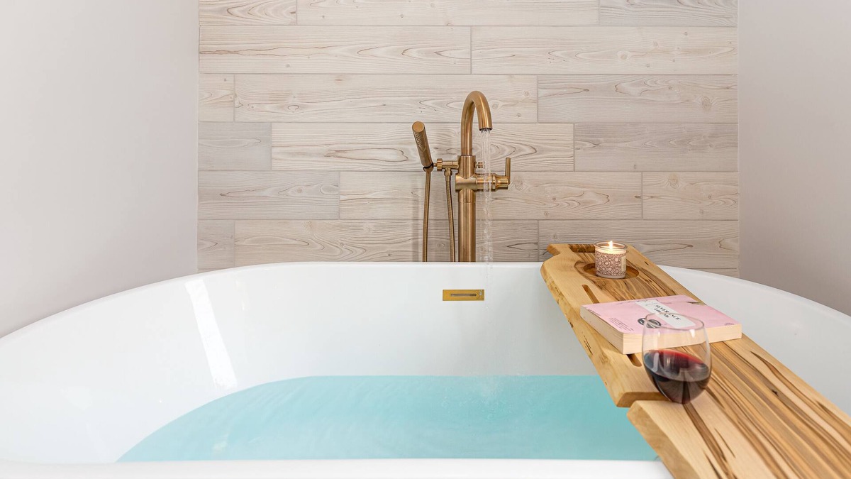 The Galena Territory House | 2 Bedroom Townhouse w/Soaking Tub + Rain Shower