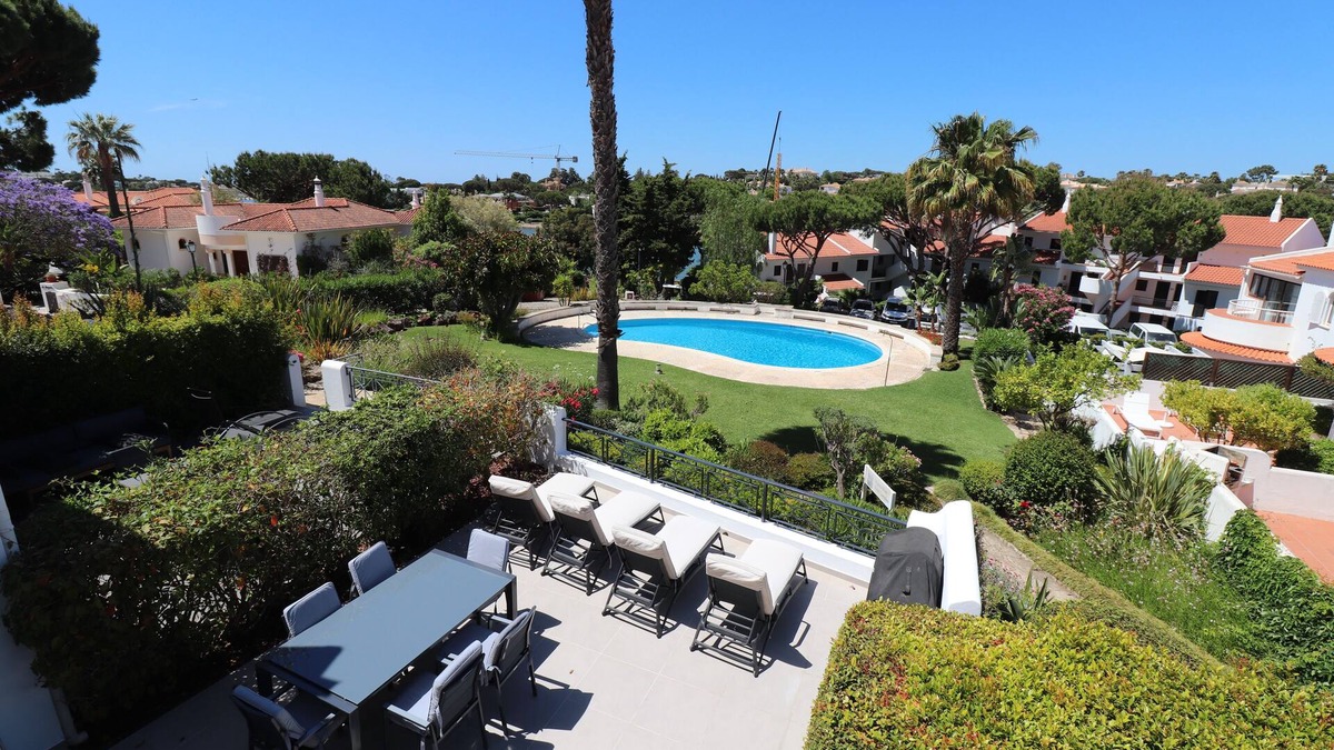 Almancil House | 2 Bedroom Townhouse with communal pool in Lakeside Quinta do Lago