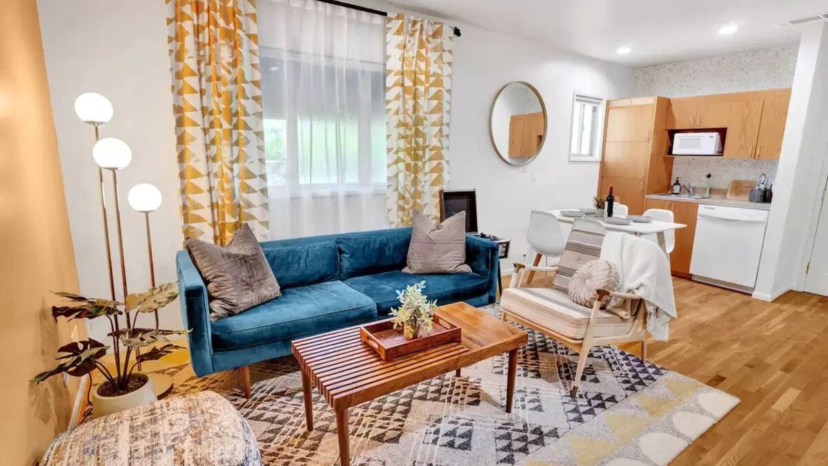 Los Altos House | 2 Bedroom Unit by Long Beach Airport-KING Bed-W/D-Between Universal/Disneylandn