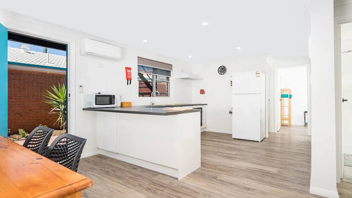 Geraldton Apartment | 2 Bedroom Unit Central, 5 minutes walk to pristine beaches! Newly renovated