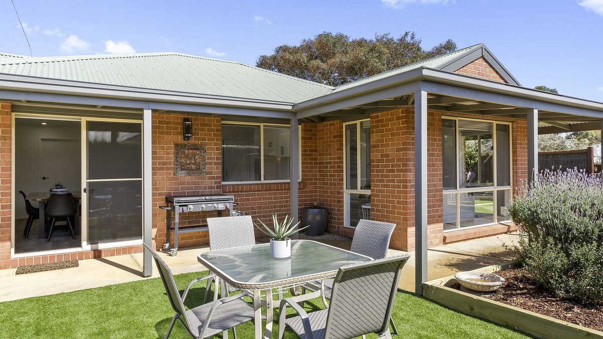 Ocean Grove Apartment | 2 Bedroom Unit - Short Walk To The Beach - Pet Friendly
