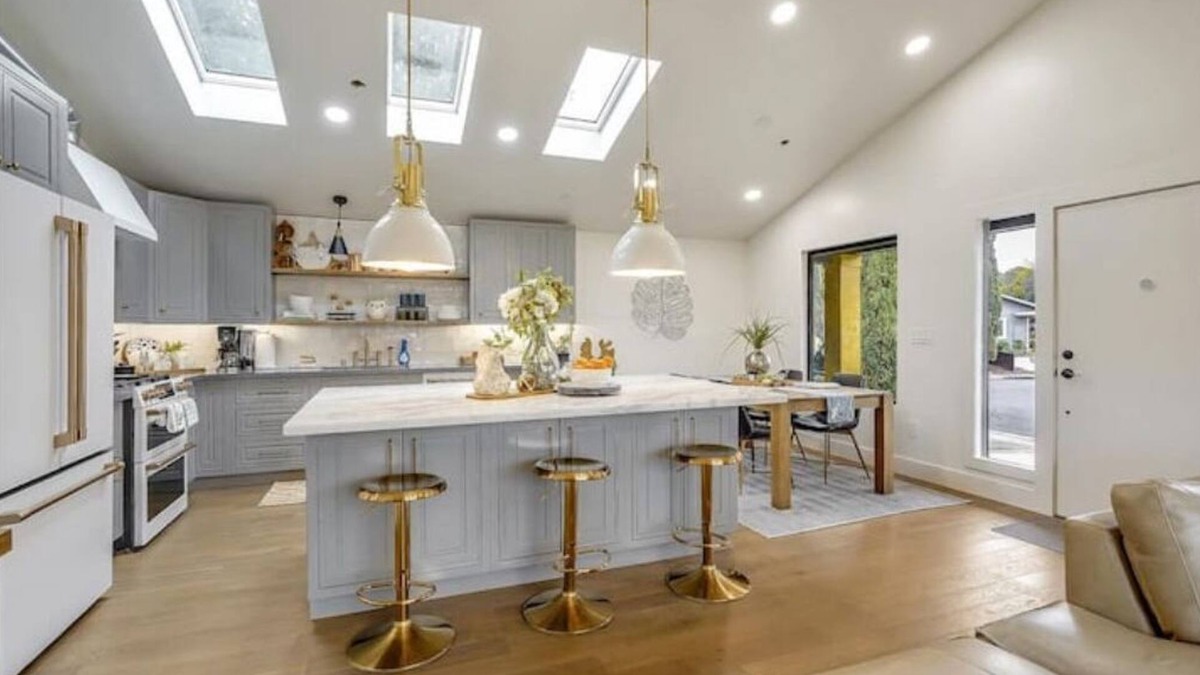 St. Helena House | 2-bedroom vacation home near downtown St. Helena ~ walk to HALL Winery