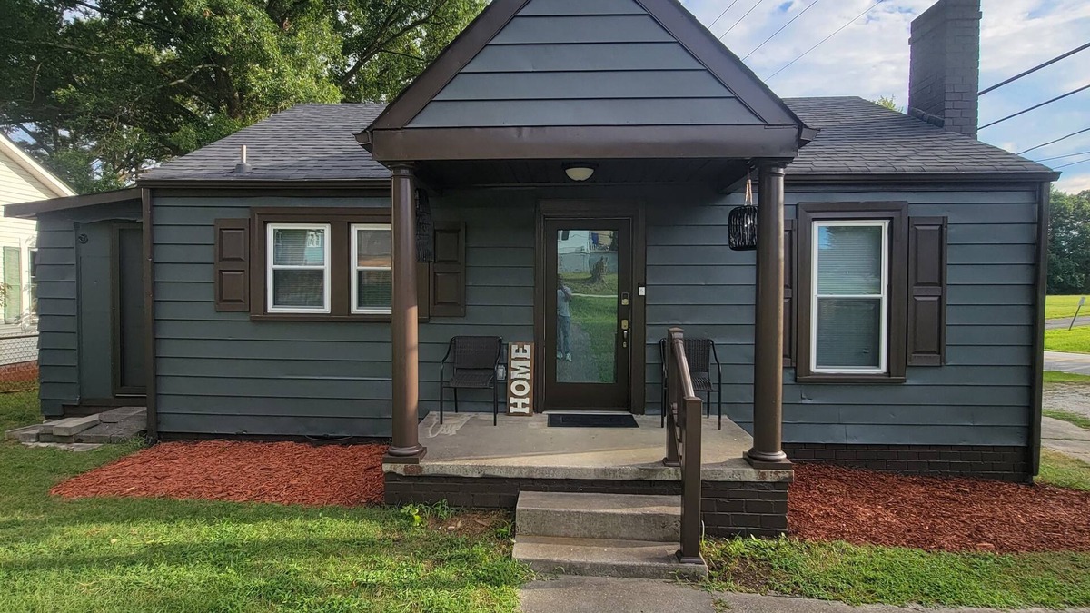 Kannapolis House | 2 BEDROOM Vacation Home Like No Other Near Highway and Downtown Area.
