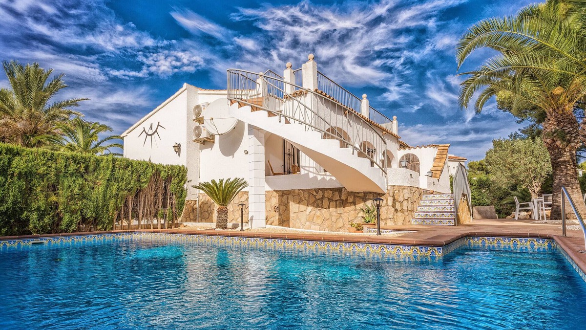 Media Luna Villa | 2 Bedroom Villa in Landscaped Gardens
