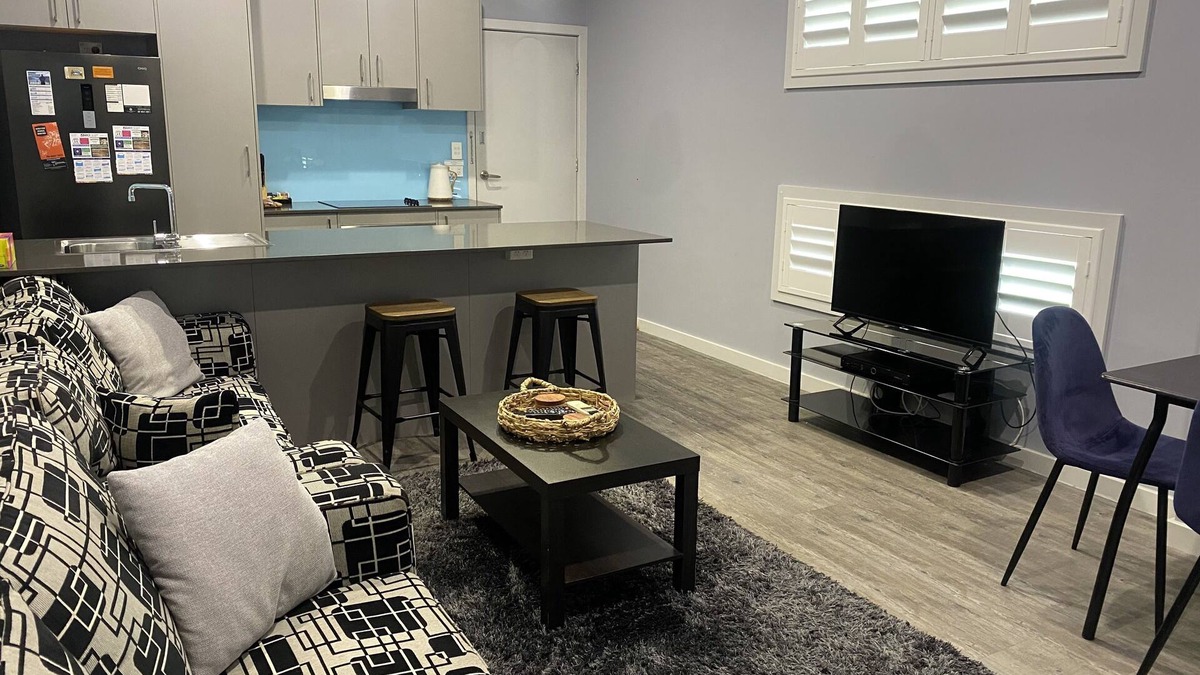 Thirlmere Villa | 2 Bedroom Villa Thirlmere Walk to Town