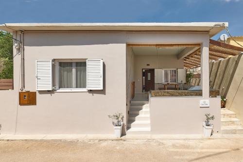Melidoni Villa | 2 bedroom Villa with heated swimming pool-Spa whirlpool-BBQ!