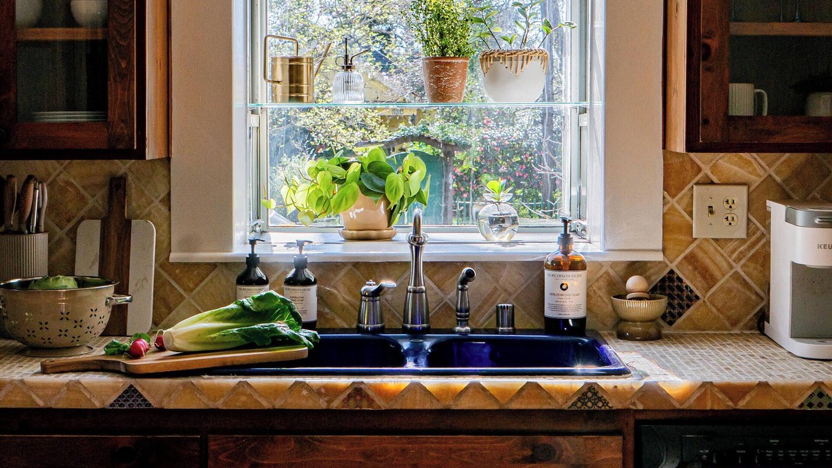 Folsom House | 2-bedroom vintage bungalow in historic Folsom