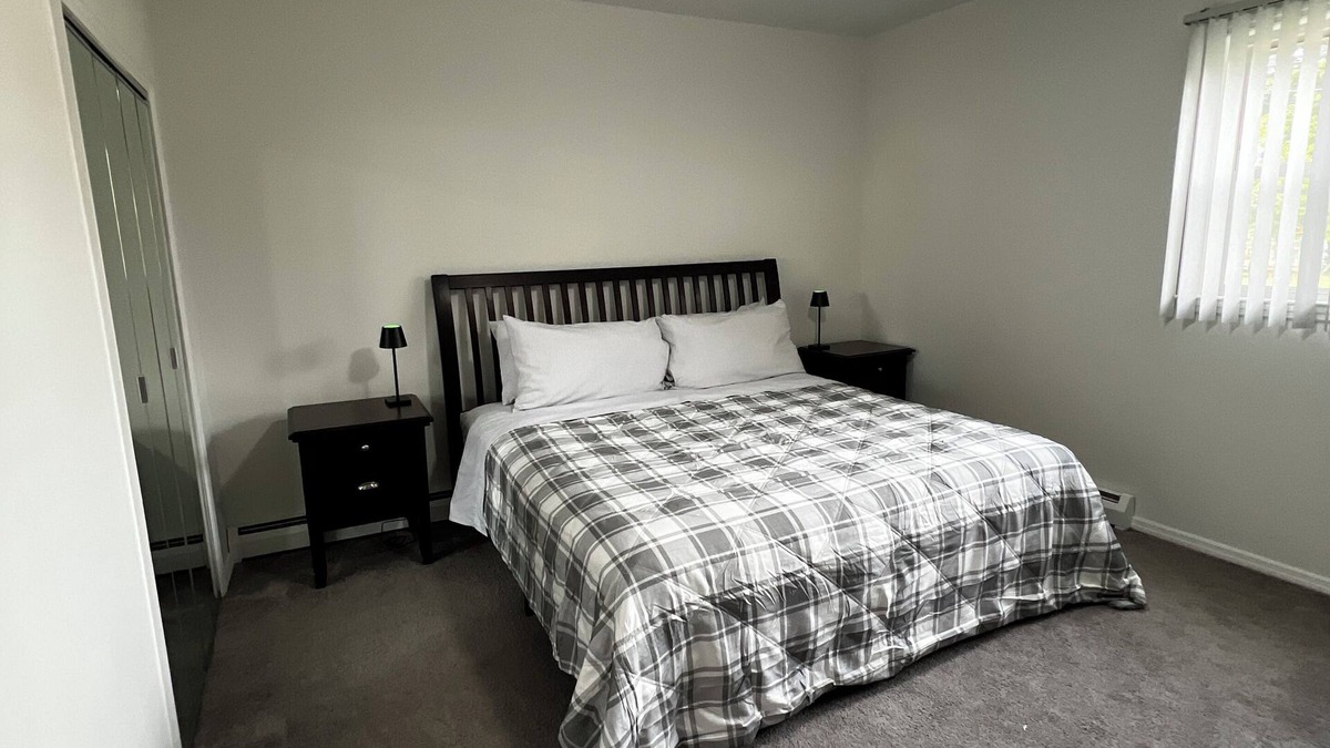 Massapequa Apartment | 2 Bedroom w/Parking - 15 minutes to the Ryder Cup at Bethpage Black Golf Course