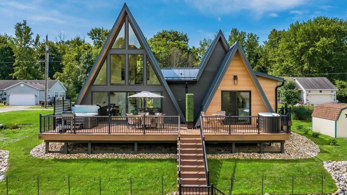 Fairfield Beach Apartment | 2-Bedroom Waterfront A-Frame on Buckeye Lake