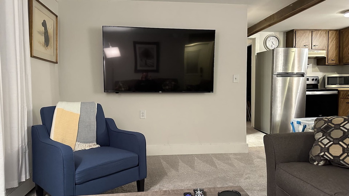 West Bridgewater Apartment | 2 Bedroom with Hot Tub - 1 Minute from Gondola - Skyeship House
